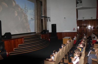 Киноклуб «В гостях у сказки» возобновил свою работу в Усть-Таркском доме культуры