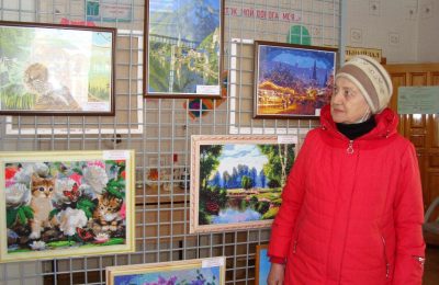 Библиотека приглашает на творческую выставку, посвященную 85-летию Усть-Таркского района