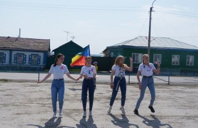 Акцию, приуроченную к Всемирному дню памяти жертв СПИДа, провели в Усть-Тарке