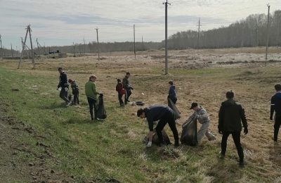 Акцию «Чистое село» провели волонтеры в Усть-Тарке