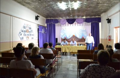 Встретились с жителями представители власти в Усть-Таркском районе