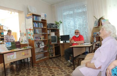 Презентация новой книги Леонида Чернова прошла в Усть-Таркской библиотеке