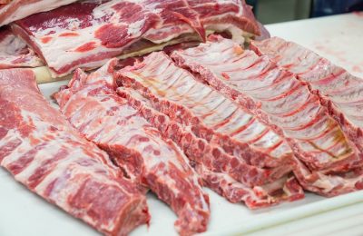 Роспотребнадзор приостановил продажу восьми партий мяса в Новосибирской области