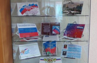 Ознакомиться с выставкой «История российского триколора» приглашают жителей Усть-Таркского района