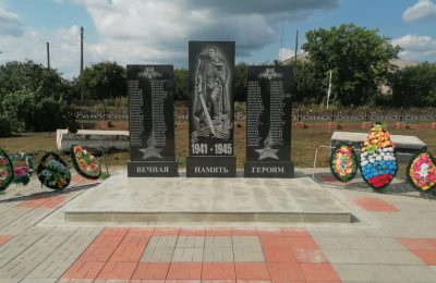 Обновили мемориал памяти воинам Великой Отечественной войны в Камышево