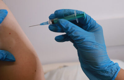 Больше 2,5 тысяч человек двукратно вакцинировано в Усть-Таркском районе