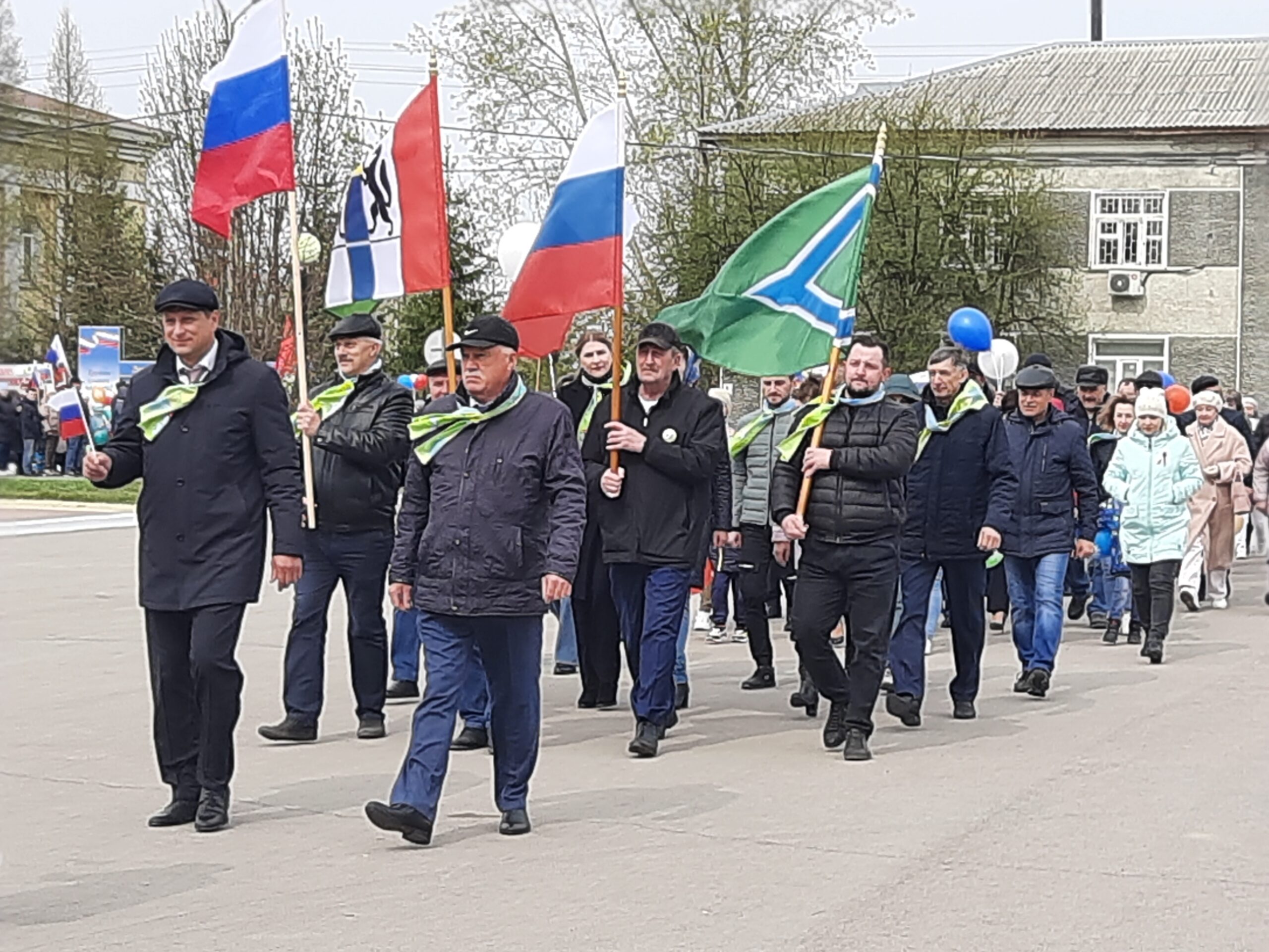 Первомайское шествие  прошло в Усть -Тарке