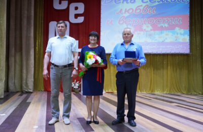 Семья из Усть-Таркского района была удостоена медали «За любовь и верность»