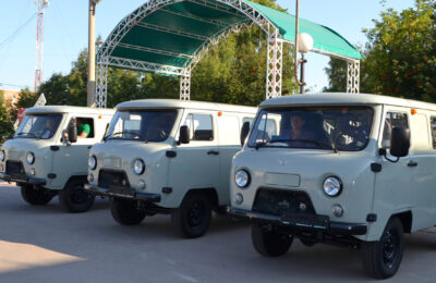 Три муниципальных образования Усть-Таркского района получили новые автомобили