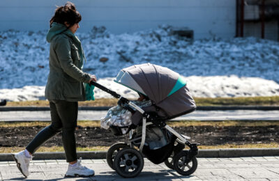 Новосибирская область получит дополнительные средства на ежемесячные выплаты при рождении детей