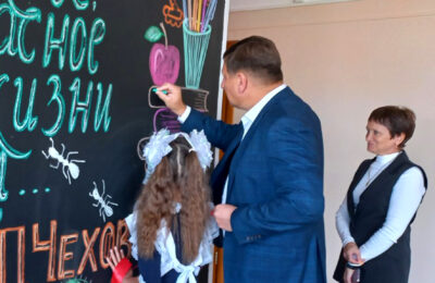 Два центра образования «Точка роста» открыли в Усть-Таркском районе