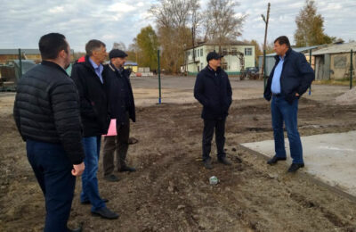 Усть-Таркский район с рабочим визитом посетил министр ЖКХ региона Денис Архипов