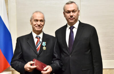 Государственные награды вручили новосибирцам в День Конституции