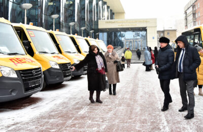 Школы Новосибирской области получили 55 новых автобусов
