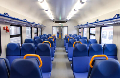 Удобные сидения и кондиционер ждут пассажиров нового электропоезда