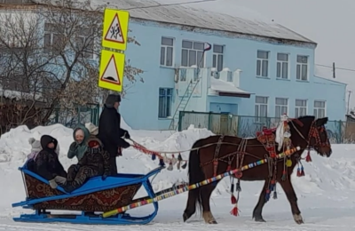 Жители Усть-Таркского района отметили Масленицу