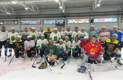 Хоккеисты-ветераны вышли на лед в Татарске