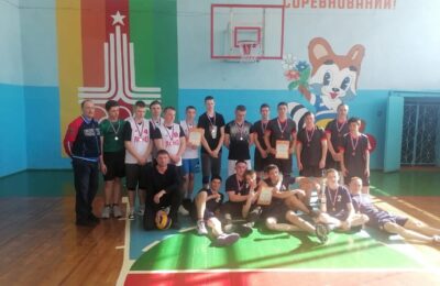 В Усть-Тарке прошло первенство района по волейболу среди юношей