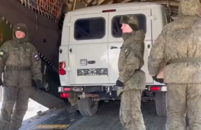 Два внедорожника и 80 мобильных печей отправили из Новосибирской области бойцам в зону СВО