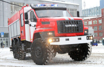 В Новосибирской области пожарным выдали новые автомобили и спецтехнику