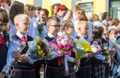Больше сотни детей в Усть-Таркском районе отправятся в первый класс