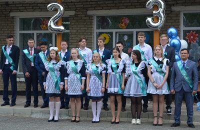 С нового учебного года в школах РФ вернут серебряные медали