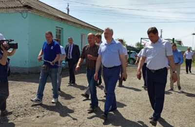 Губернатор Новосибирской области поздравил аграриев Усть-Таркского района с завершением посевной