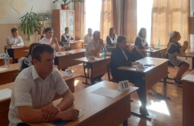 В Усть-Таркском районе 40 выпускников получили дипломы о среднем образовании