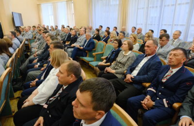 Губернатор Андрей Травников поздравил сотрудников ОАО «РЖД» с 20-летием