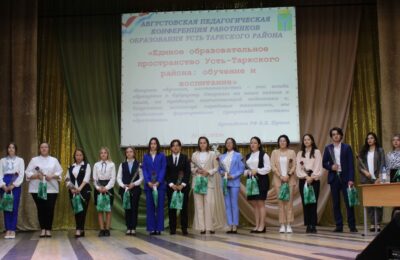 В Усть-Таркском районе устроились на работу 15 молодых педагогов