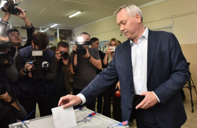 Андрей Травников проголосовал на выборах губернатора Новосибирской области в первый день голосования