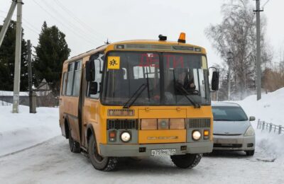 Школьные автобусы в Усть-Тарке подготовили к осенне-зимнему периоду