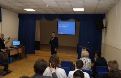 Новосибирских школьников научили безопасному общению в Сети