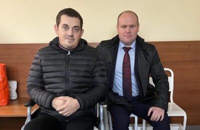 Губернатор Травников отправил заместителя навестить раненного бойца СВО