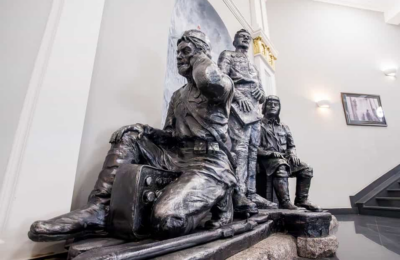 В Новосибирском военном городке №17 установили фигуры сибирских воинов