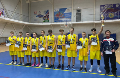 Усть-Таркские баскетболисты вернулись из Венгерово с серебром