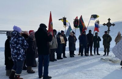 Более 150 человек приехали к освященной купели в Усть-Тарке