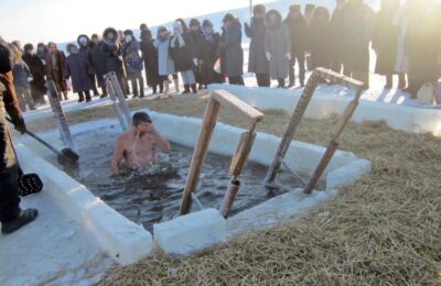 Официальная крещенская купель открылась в селе Усть-Тарка