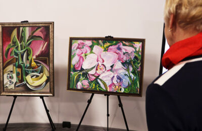 Десятки картин новосибирских художников проданы на аукционе в помощь бойцам СВО