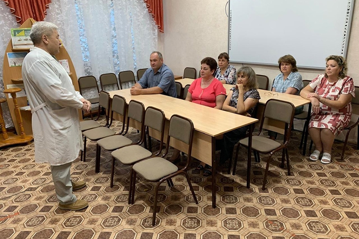 Врачи Усть-Таркской ЦРБ проводят профилактические беседы с населением района