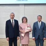 Андрей Травников наградил многодетных матерей Новосибирской области в честь Международного дня защиты детей