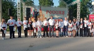 В День России школьники получили свои первые паспорта