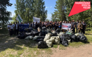 В Новосибирской области прошла уборка на берегу Караканского бора в рамках нацпроекта