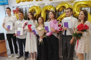 В Щербаковской школе состоялось торжественное вручение аттестатов выпускникам 9-х классов