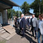 Андрей Травников призвал срочно решить проблему с доступом к узким специалистам