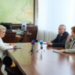 Андрей Травников и Нина Останина обсудили вопросы защиты семьи, отцовства, материнства, детства в Новосибирской области