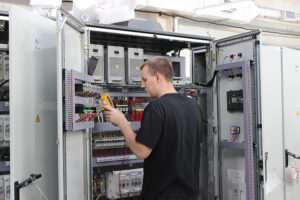 Уже пятый производитель электротехнического оборудования присоединился к нацпроекту в Новосибирске