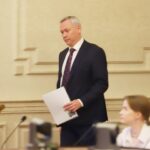 Андрей Травников поздравил жителей Новосибирской области с Днём матери-2025