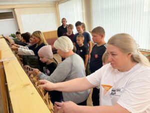 В Щербаковском Доме культуры состоялся мастер-класс по плетению маскировочных сетей