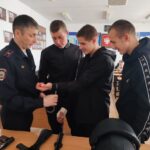 Учащиеся Богословской школы побывали в отделении полиции “Усть-Таркское”